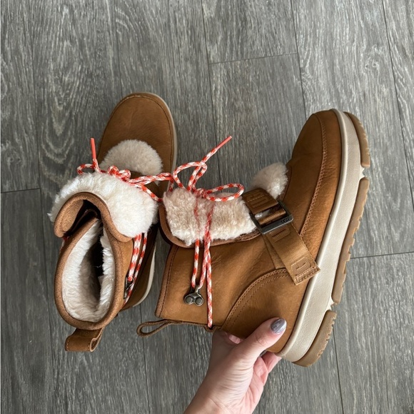 UGG Chestnut Classic Weather Hiker Boots 9 - Picture 12 of 15